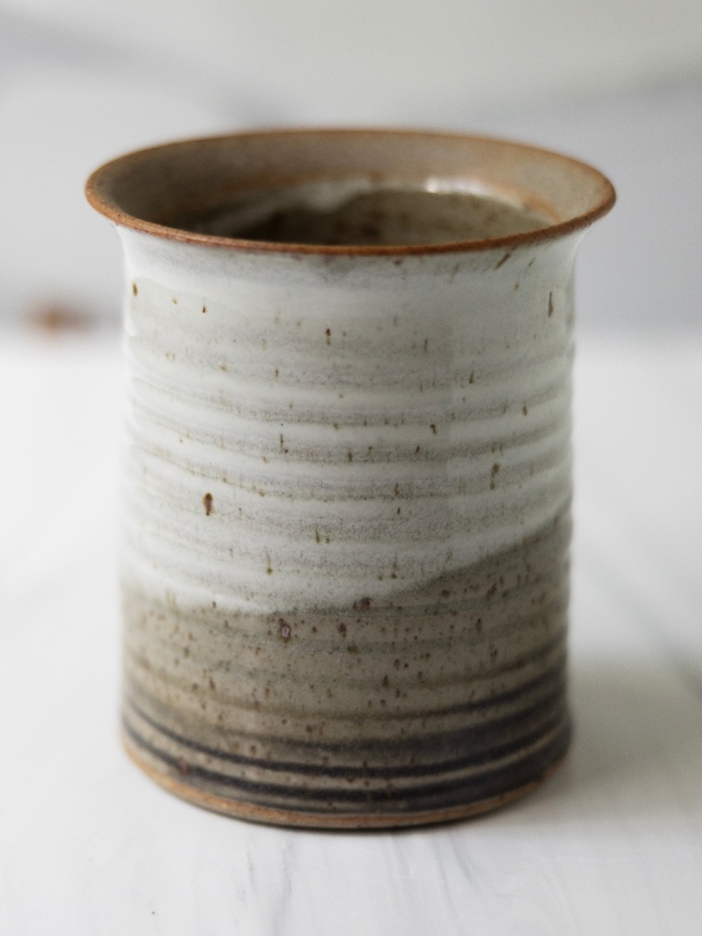 Studio pottery ribbed fluted vase or utensil holder signed on bottom 4.75" tall
